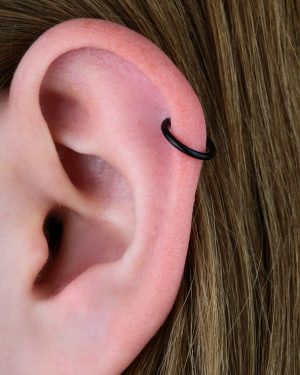 Cerrahi̇ Çeli̇k Si̇yah Renk Sikiştirmali Tragus Halka Pi̇erci̇ng Küpe